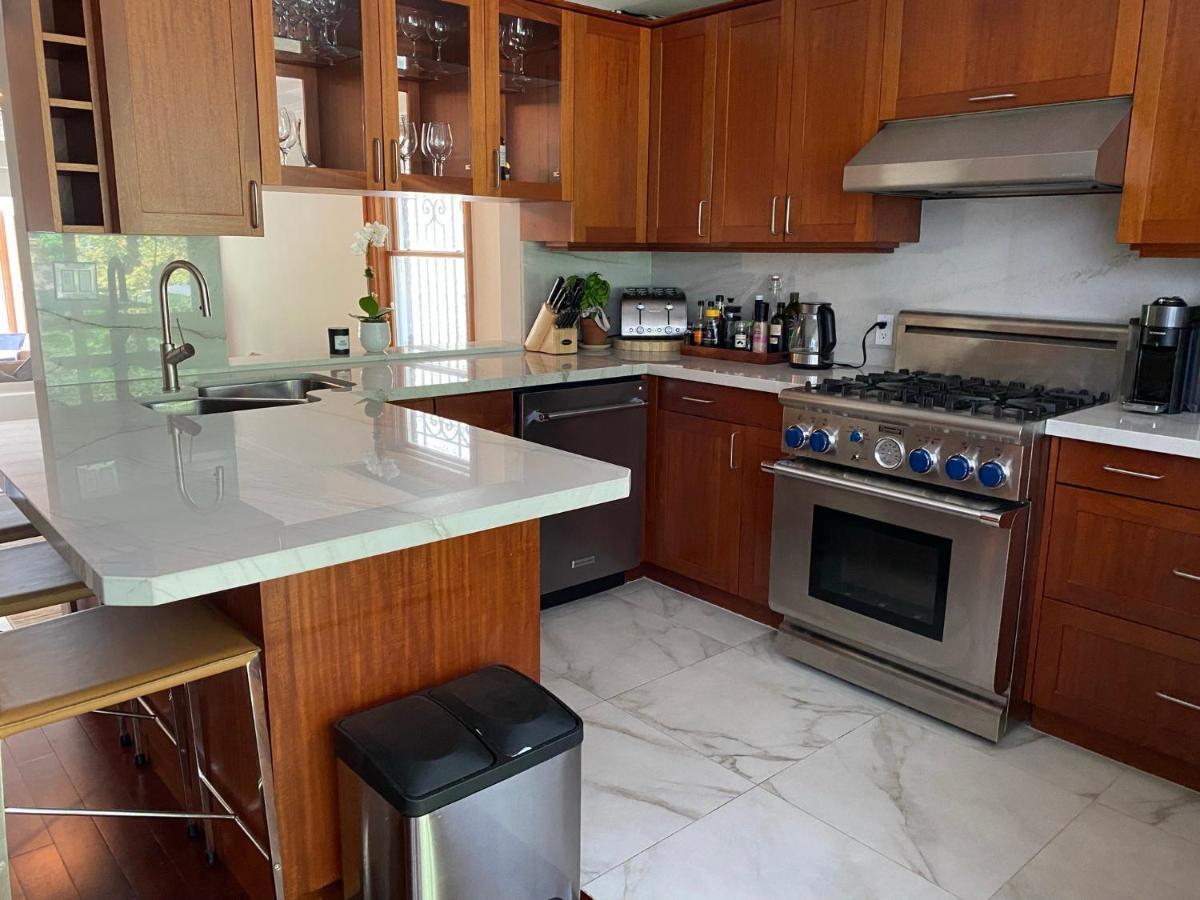 Superb Beach Home:Heated Pool-Hot Tub Open 365Days Toronto Eksteriør billede